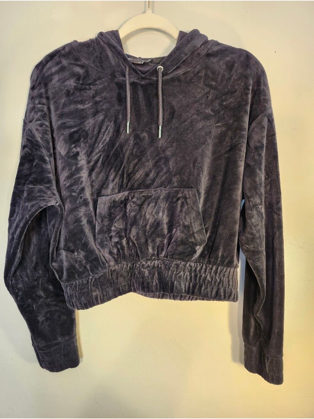 Charlotte Russe Plush Velvet Cropped Hoodie - Charcoal